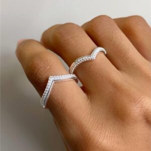 Anel em V com Zircônias Cristal